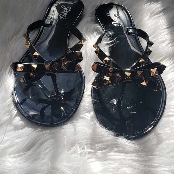 Cute Studded Jelly Sandals - Picture 3 of 4